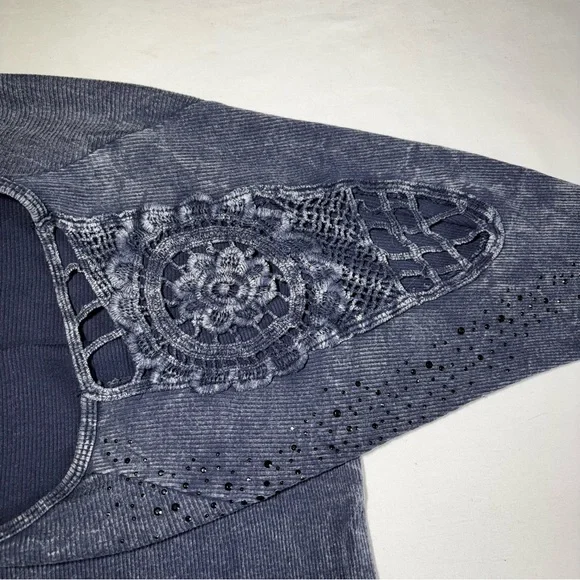 Cato Blue Stone Wash Long Sleeve Top Ribbed Crochet Detail Shoulders Rhinestones - Picture 9 of 15
